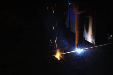 Sayısal program denetimi ile plazma metal kesme