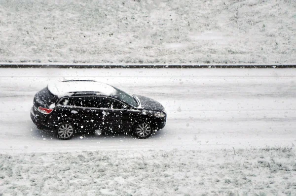 Bewegung Von Autos Auf Den Straßen Bei Schneefall — Stockfoto