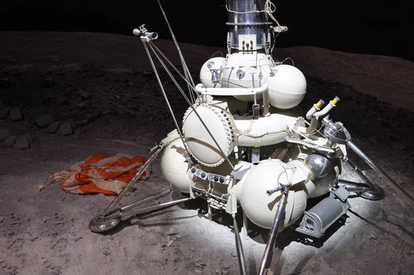 Moskova / Rusya Federasyonu - 10 Kasım 2018: düzen Cosmonautics Müzesi: Ay'da Sovyet ay aparatı.