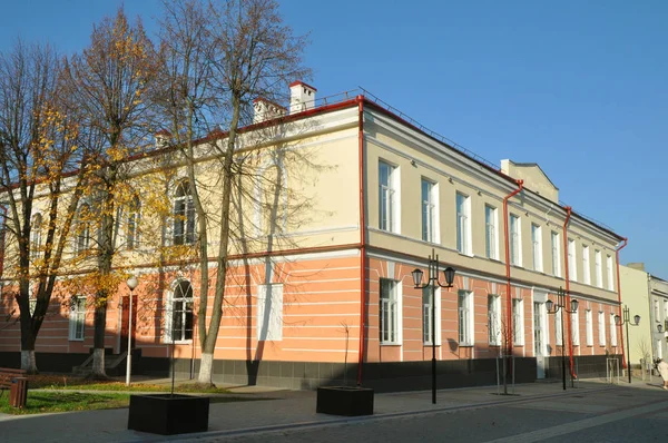 Τυπικό Αστικό Κτήριο Από Ιστορικό Κέντρο Του Pinsk — Φωτογραφία Αρχείου