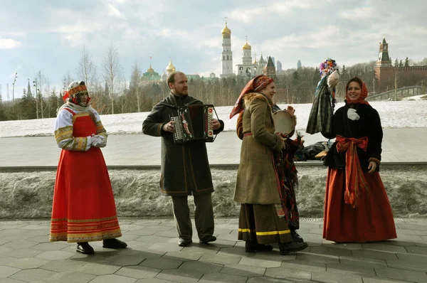 Moscou, Federação Russa, 10 de março de 2019: Festas da panqueca no centro da capital russa — Fotografia de Stock