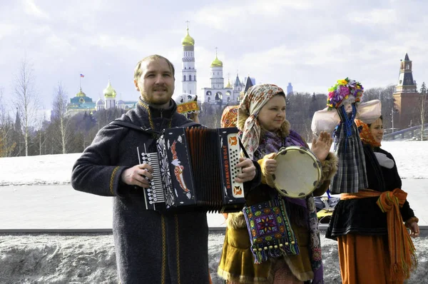 Moscou, Federação Russa, 10 de março de 2019: Festas da panqueca no centro da capital russa — Fotografia de Stock