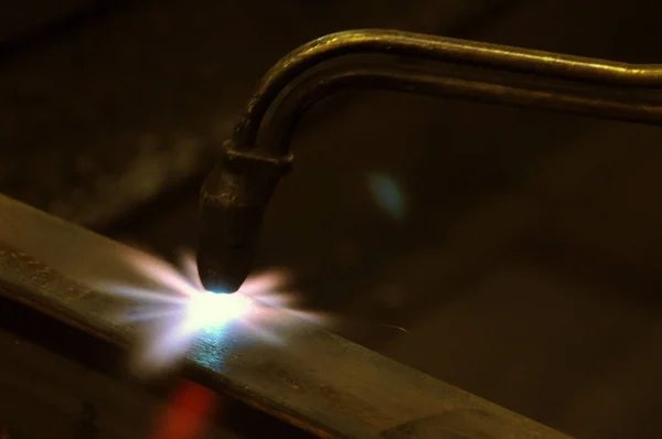 Propan-butan. Plynový nůž ohřívá výrobek — Stock fotografie