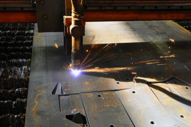 endüstriyel bir bitki lazer kesme meşale makine sac keser.