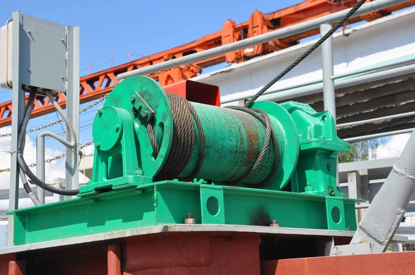 Wire rope sling or cable sling on crane reel drum or winch roll of crane the lifting machine — Stock Photo, Image