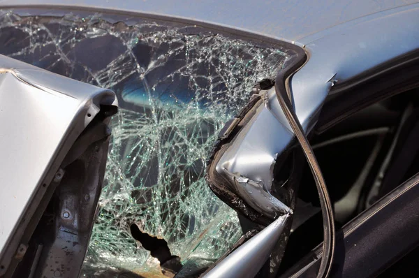 Es una reparación de vidrio transparente o accidente de coche . — Foto de Stock