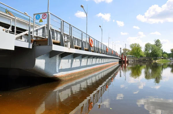 Repair of the bridge over the Pina River in Pinsk. Movement of cars in time