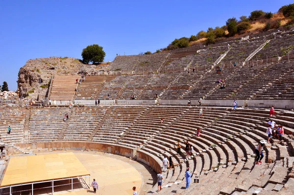 Ефес стародавній міський амфітеатр в Ізмірі, Туреччина — стокове фото