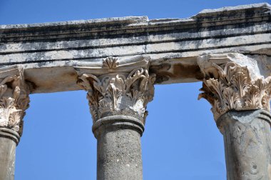 Efes Antik Kenti Sütunları, İzmir, Türkiye.