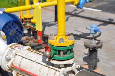 Gaz endüstrisi, gaz iletim sistemi. İletişim, vanalar ve cihazlar.