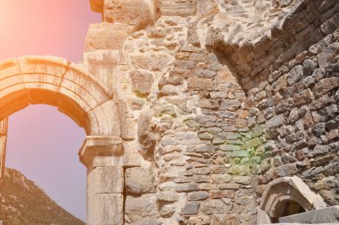 Efes antik kentinde tarihi kalıntılar, Türkiye.