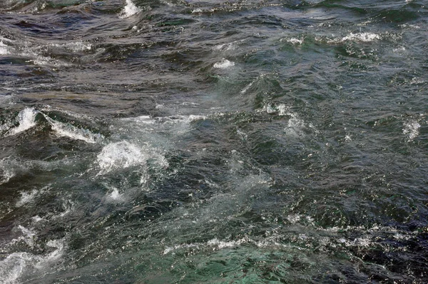 Water of a fast mountain river with rapids. — Stock Photo, Image