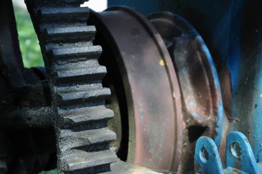 Bir vinç şaft üzerinde esnek bir çelik kablo sapan veya bir kablo sapan nehir boyunca bir feribot taşımak için kullanılır