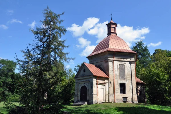 República de Belarús, distrito de Pinsky, pueblo de Duboe. Capilla de la Exaltación de la Cruz —  Fotos de Stock