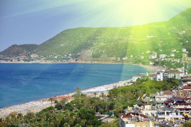 Alanya şehrinin güzel manzarası, Türkiye. Güneş ışığı