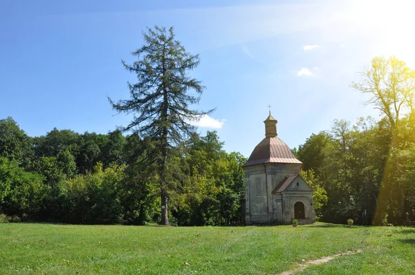 República de Belarús, distrito de Pinsky, pueblo de Duboe. Capilla de la Exaltación de la Cruz —  Fotos de Stock