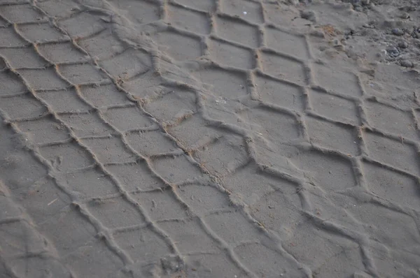 Traces of the tread of a truck lorry on a dirt surface. — Stock Photo, Image