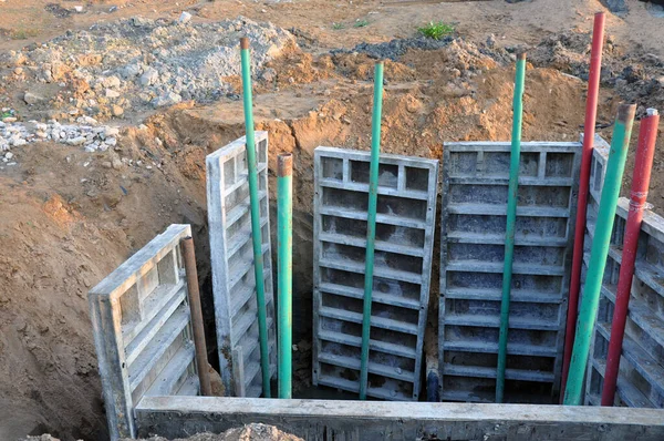 Cofragem profissional industrial para derramar fundação de concreto . — Fotografia de Stock