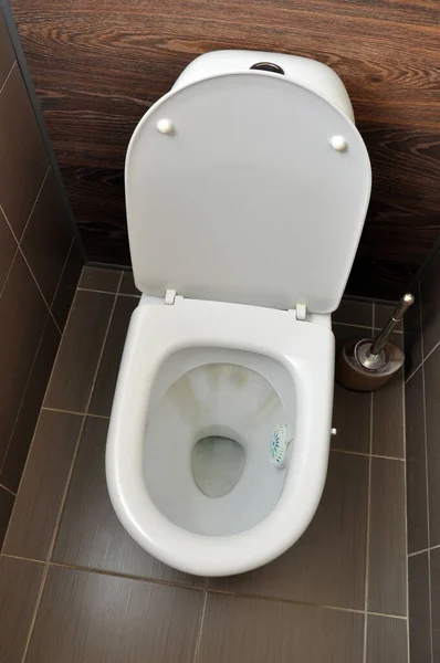 Une Toilette Blanche Avec Des Traces Rouille Provenant Eau Rinçage — Photo