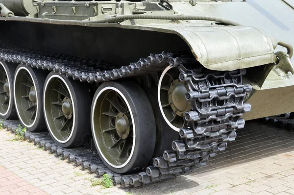 Askeri Bir Tankın Altında Tekerlekleri Olan Metal Dedikodular Askeri Malzeme — Stok fotoğraf