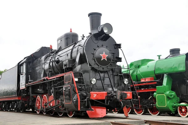 Locomotiva a vapor soviética da primeira metade da série do século XIX Er no Museu de Engenharia Ferroviária — Fotografia de Stock