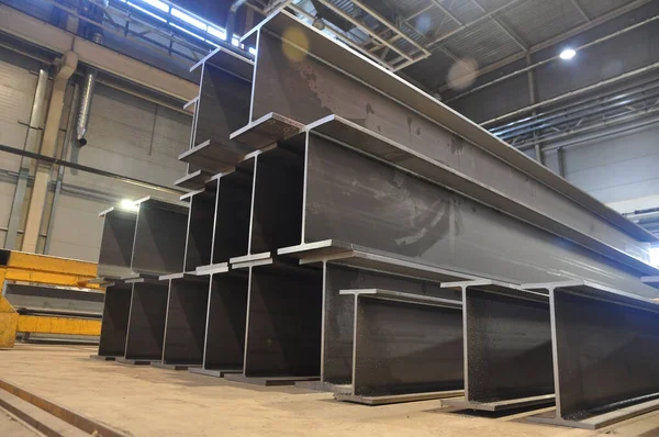 Metal yapılar üretmek için fabrikanın ürünleri. Kaynak I-ışını
