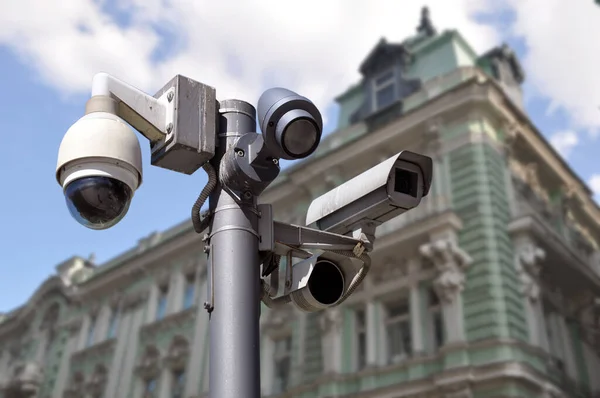 Cámara Cctv Multidireccional Instalada Una Calle Ciudad Seguridad — Foto de Stock