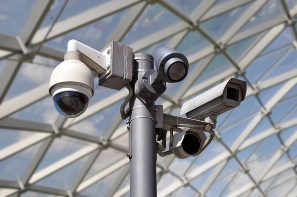 Cámara Cctv Multidireccional Instalada Una Calle Ciudad Seguridad — Foto de Stock