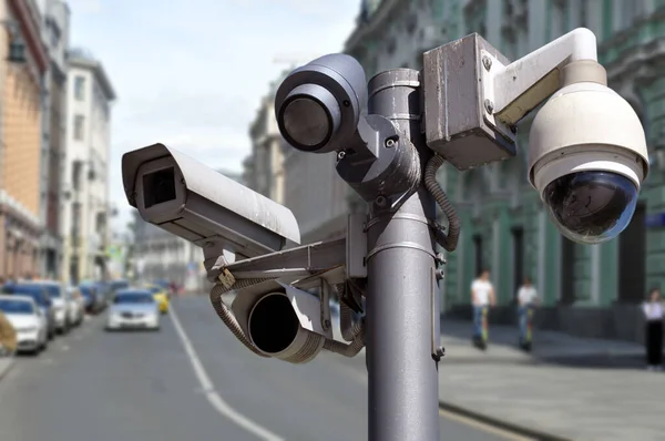 Câmera Cctv Multidirecional Instalada Uma Rua Cidade Segurança — Fotografia de Stock