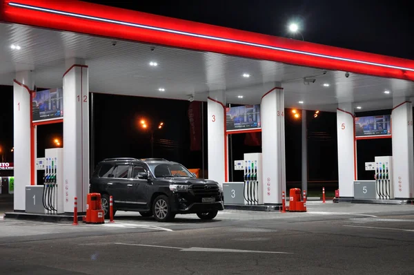Moscow Oroszország Szeptember 2020 Toyota Land Cruiser Utántöltő Autója Lukoil — Stock Fotó