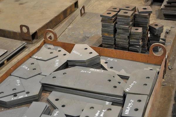 Metal cutting. Sorting and storage of finished parts with marking on potdons.