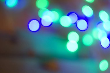 Parlatıcı bokeh arka planda ışıklar