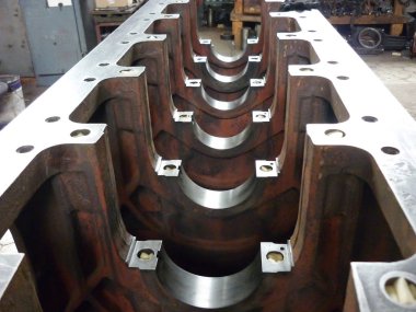 gemi sökülmüş blok karter. Onarım. Krank Mili Yatak Restorasyonu