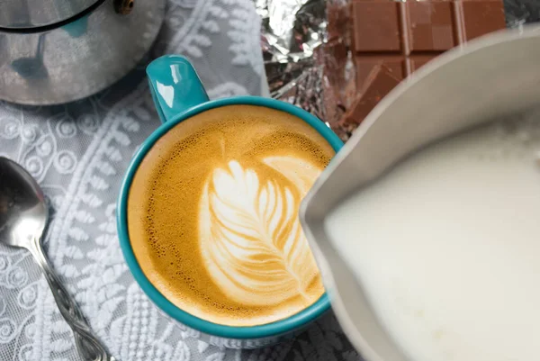 Filiżanka Kawy Latte Art Czekoladą — Zdjęcie stockowe