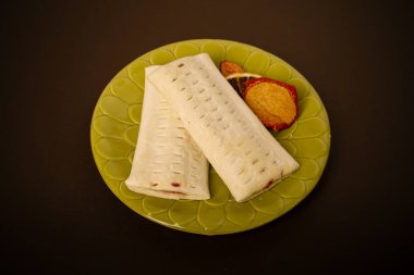 bir plaka üzerinde ham pasta