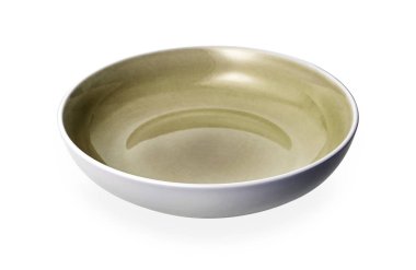 Kırpma yolu ile beyaz arka plan üzerinde izole sarı doku ile boş beyaz seramik plaka, Yan görünüm