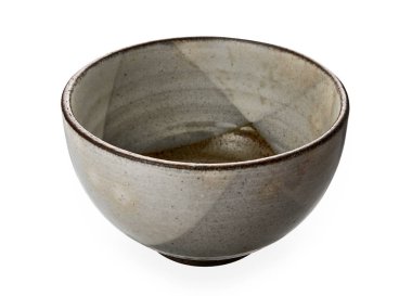 Klasik seramik kase, beyaz arka planda izole edilmiş boş kahverengi kase, kırpma yolu, yan görüş.                              