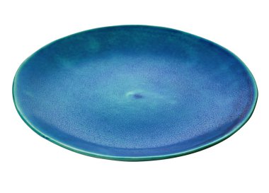 Boş seramik plakalar, beyaz arkaplanda izole edilmiş klasik mavi plaka kırpma yolu, yan görünüm                            