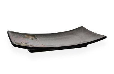 Boş dikdörtgen plaka, Kırpma yolu ile beyaz arka plan üzerinde izole renkli desenli siyah seramik plaka, Yan görünüm                             