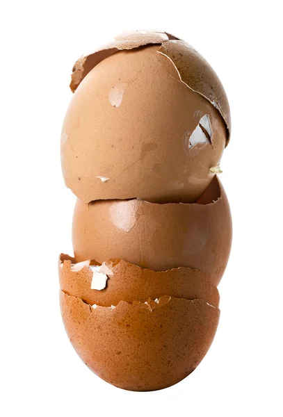 卵の殻が割れている クリッピングパスで白い背景に隔離された鶏の卵の殻 — ストック写真