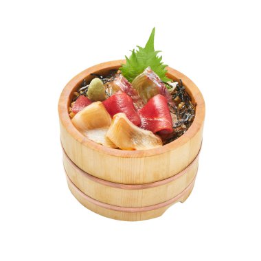 Kaisen Don, Ohitsu 'da ince dilimlenmiş sashimi ile pirinç kasesi, kesme yolu olan beyaz arka planda izole edilmiş. 