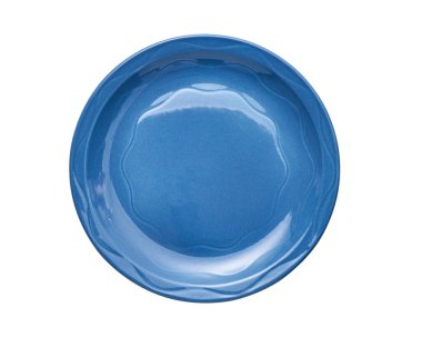 Açık mavi renkli, ince dalgalı kenarlı, beyaz arka planda izole edilmiş kırpma yolu olan minimal seramik yemek tabağı. Restoran sofra takımı, mutfak malzemeleri, yemek tasarımı ve yemek dekorasyonu için ideal..