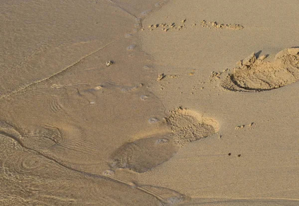 Impronte Nella Sabbia Sulla Spiaggia Spazzate Dall Immagine Della Marea — Foto Stock