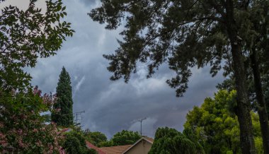 Mevsim yaz fırtına bulutları kopya alanı ile manzara biçiminde resim Johannesburg, Güney Afrika Güney üzerine inşa