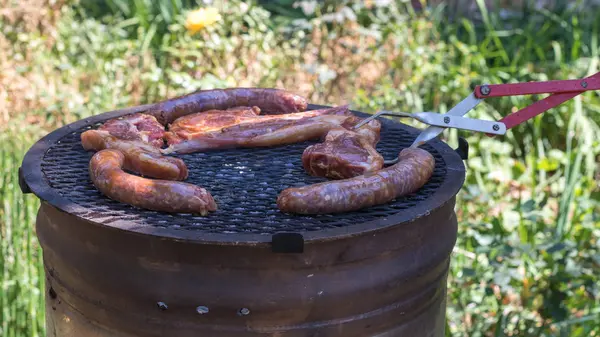 Vörös Hús Hogy Grillezve Szén Nyílt Kandalló Kerti Kép Másolása — Stock Fotó