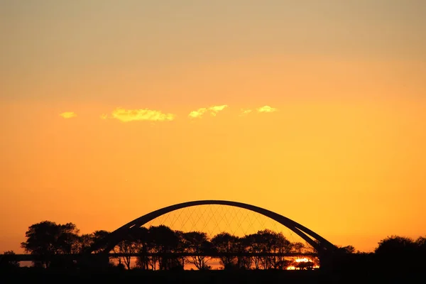 夕暮れ時のフェマン島への橋 ロイヤリティフリーのストック画像