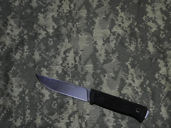 Металлический Нож Черной Резиновой Ручкой — стоковое фото