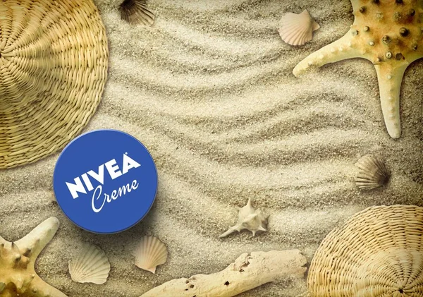 Nivea Cream บนชายหาด — ภาพถ่ายสต็อก
