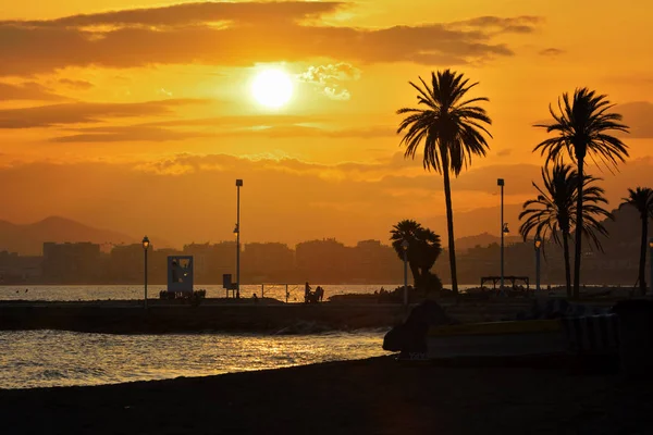 スペイン マラガのビーチに沈む夕日 — ストック写真