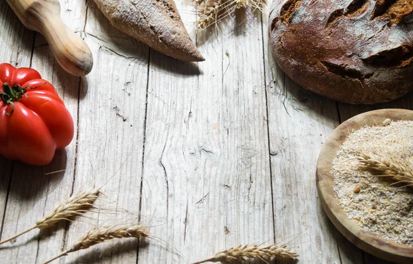 Rustikales Essen Hintergrund Mit Frischem Hausgemachtem Brot — Stockfoto